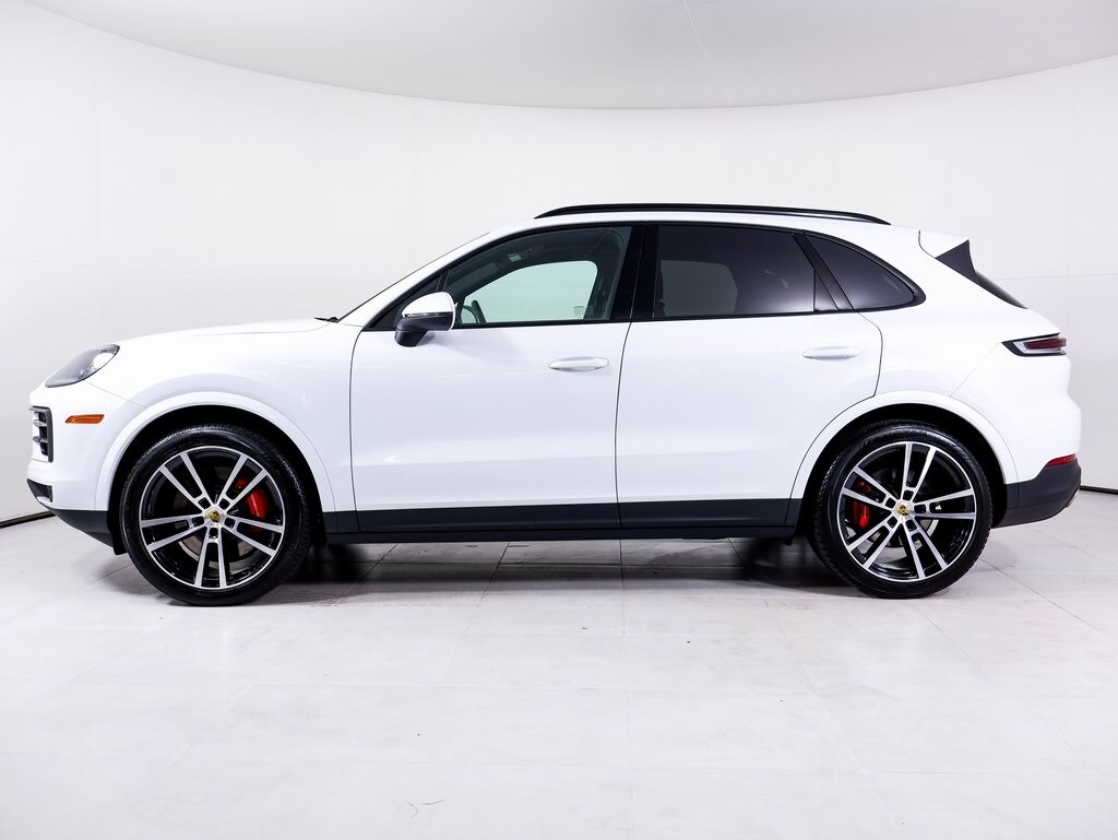 2024 Porsche Cayenne S photo 2