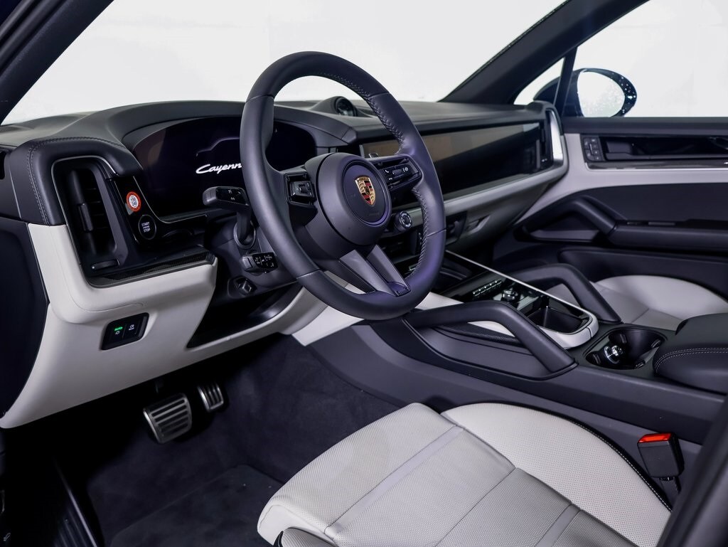 2025 Porsche Cayenne S photo 4