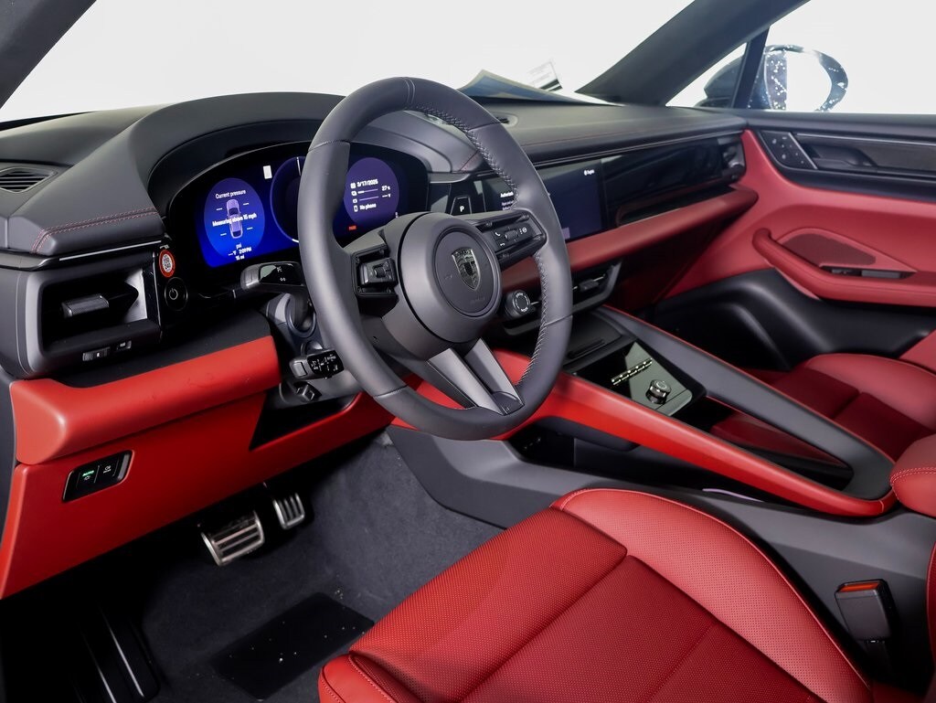 2025 Porsche Macan Electric Turbo photo 4