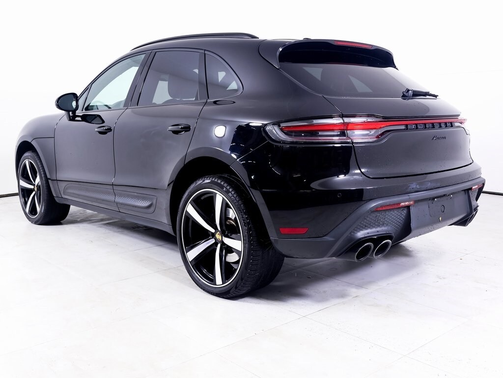 2022 Porsche Macan photo 2