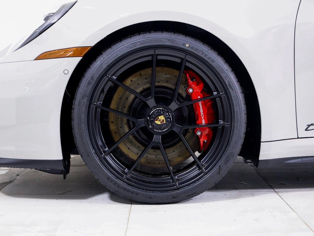 2026 Porsche 911 GTS - Photo 23