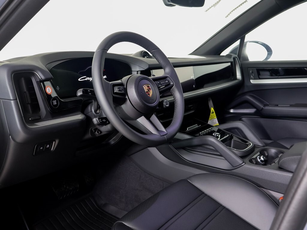 2025 Porsche Cayenne Coupe photo 4