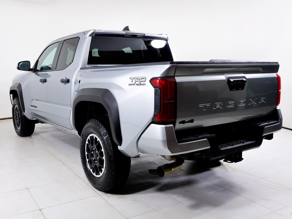 2025 Toyota Tacoma TRD Off-Road photo 3