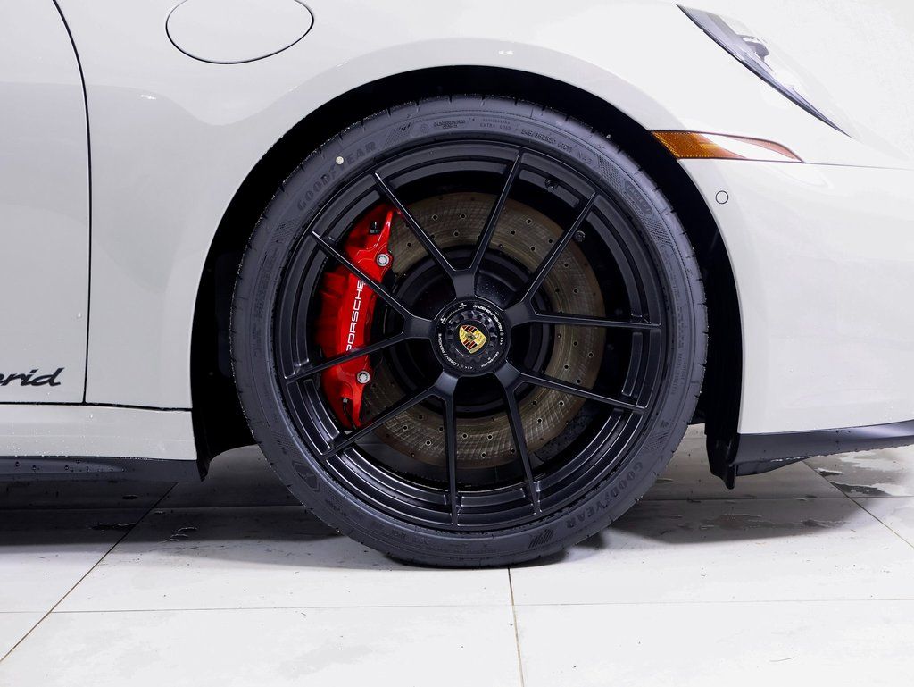2026 Porsche 911 GTS - Photo 22