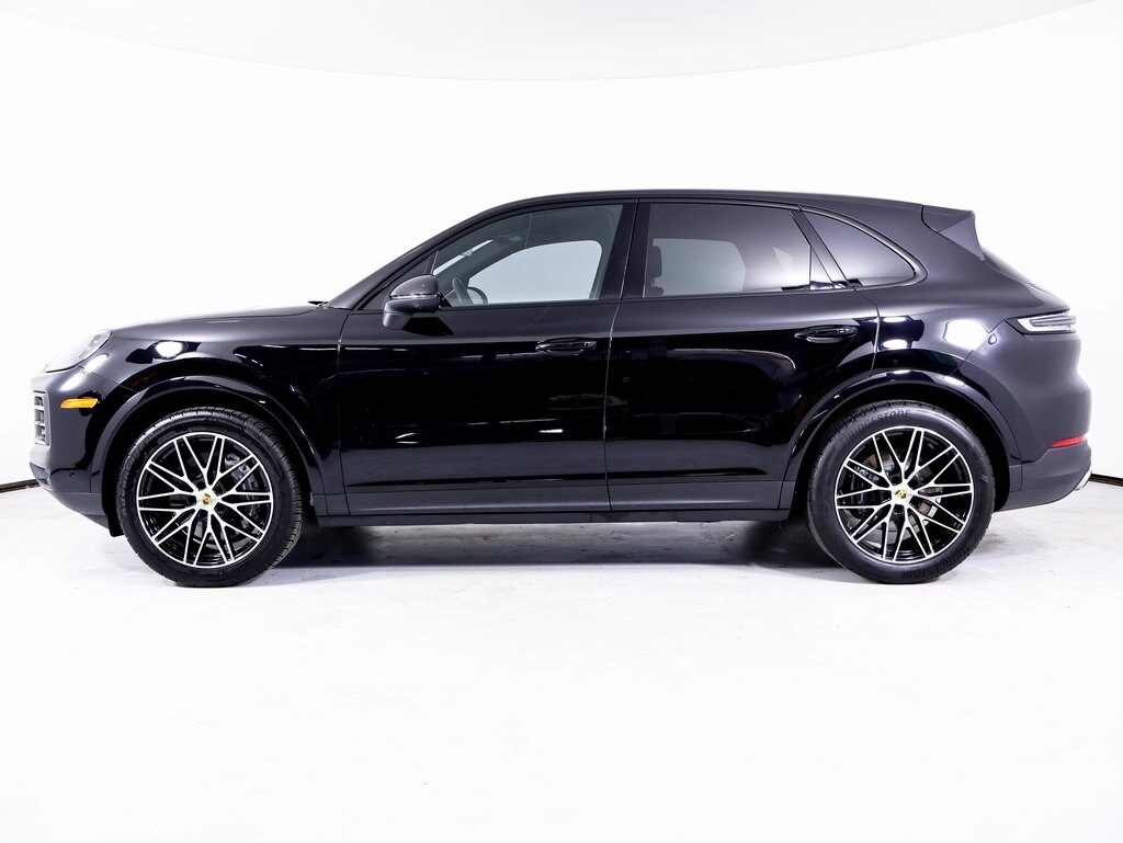 2024 Porsche Cayenne photo 2