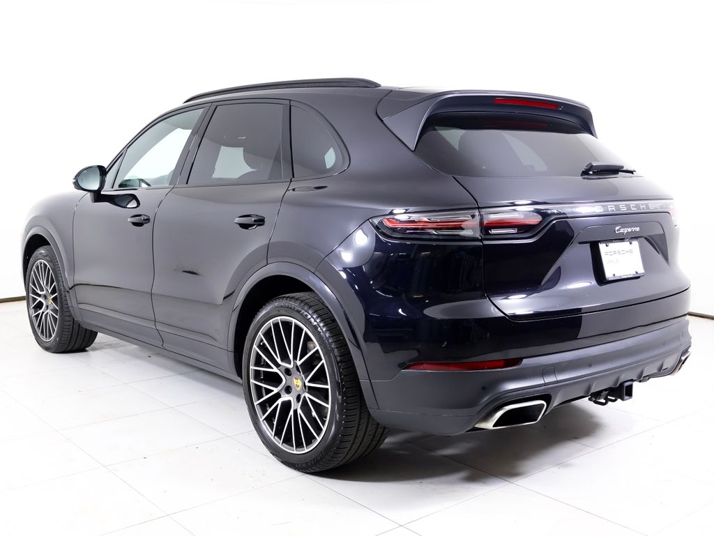 2022 Porsche Cayenne Base photo 2