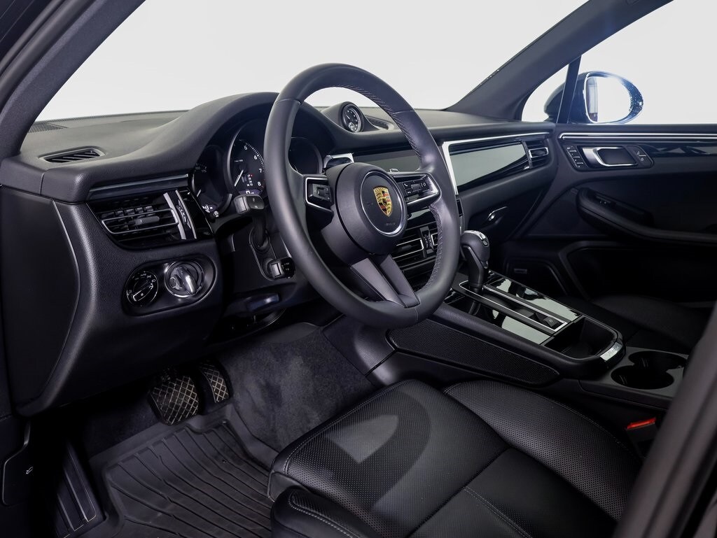 2022 Porsche Macan photo 3