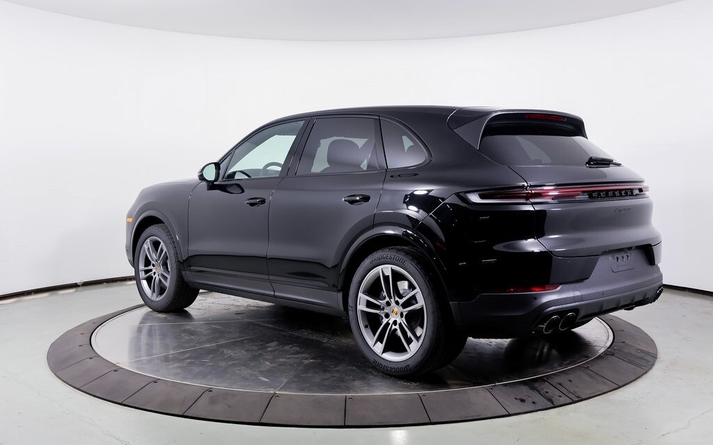 2025 Porsche Cayenne photo 3
