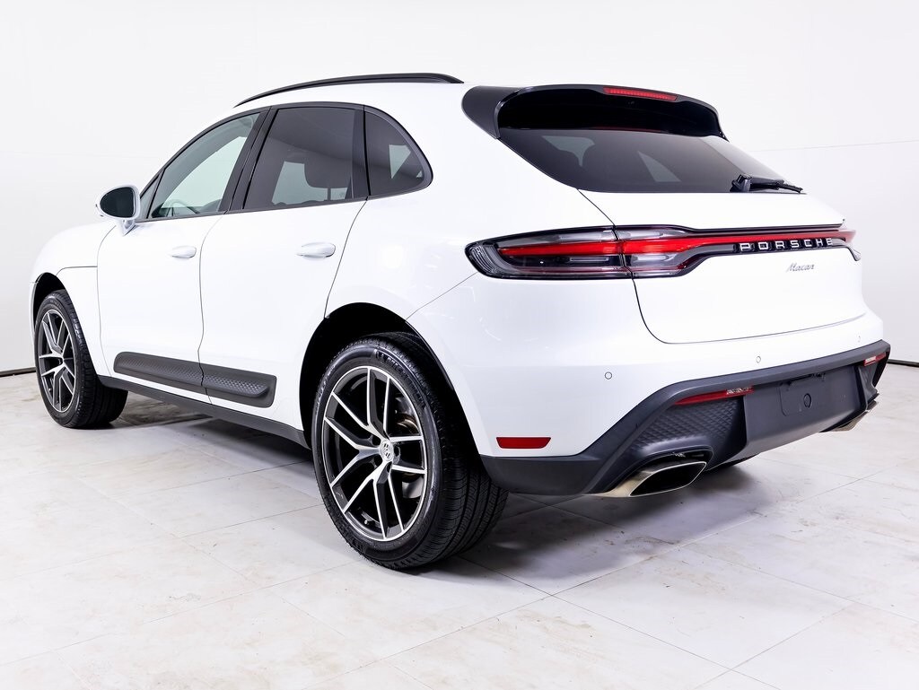 2024 Porsche Macan T photo 3
