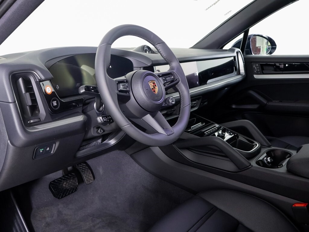 2025 Porsche Cayenne Coupe photo 2