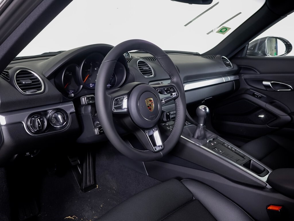 2025 Porsche Cayman Base photo 4