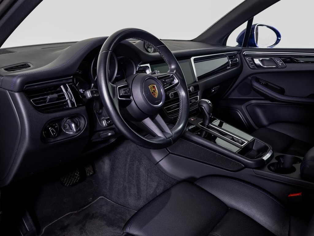 2023 Porsche Macan T photo 4