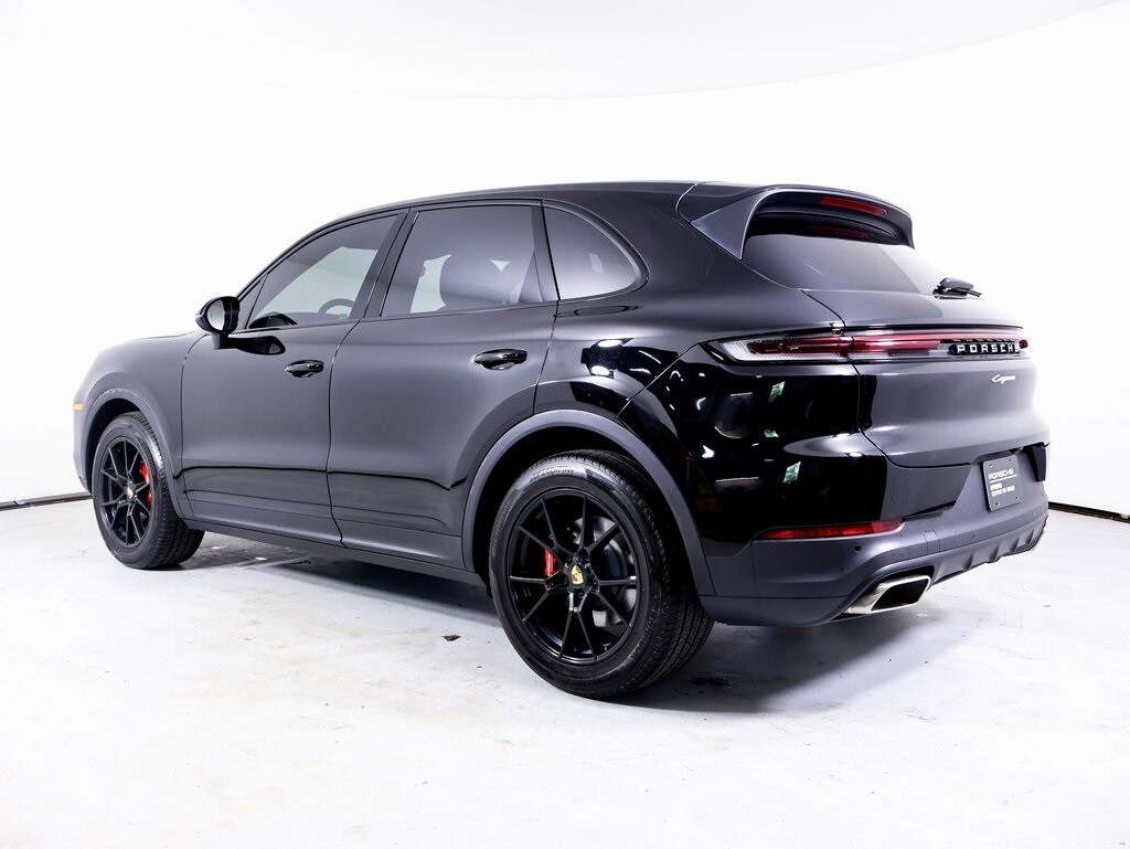 2024 Porsche Cayenne photo 3