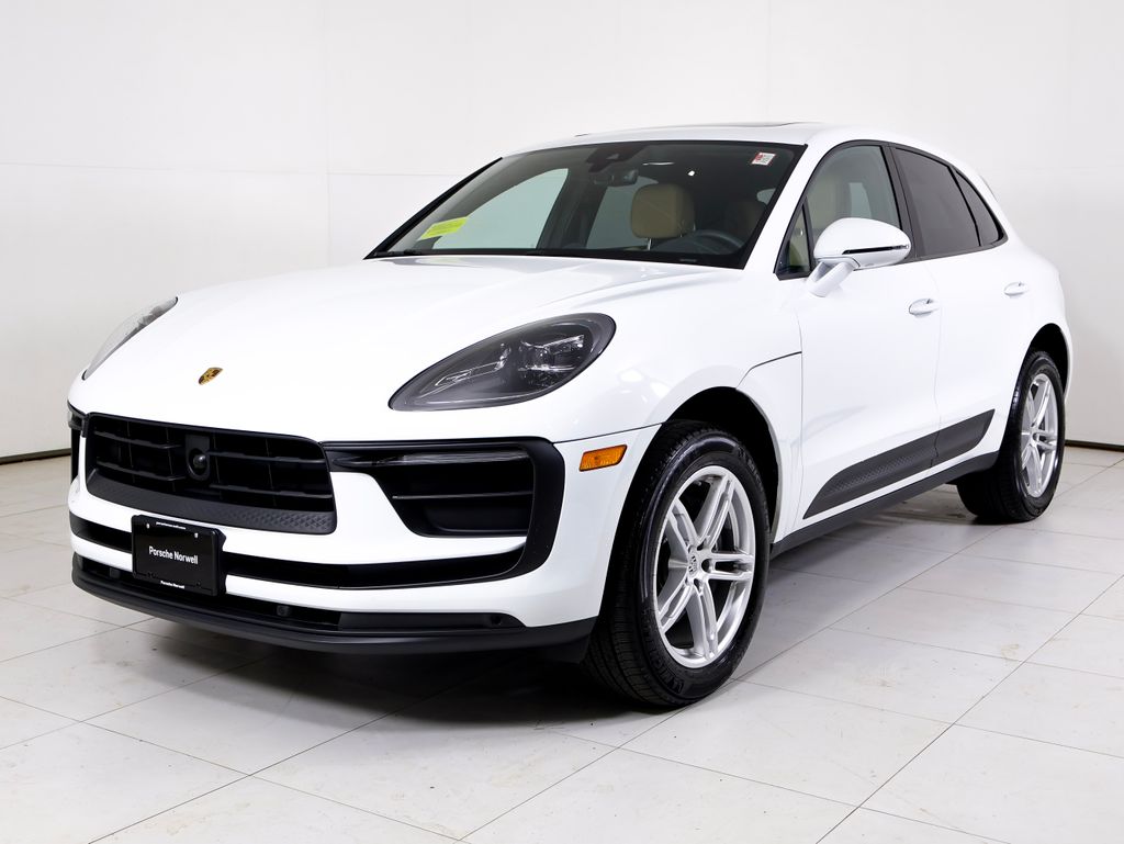 2025 Porsche Macan's photo