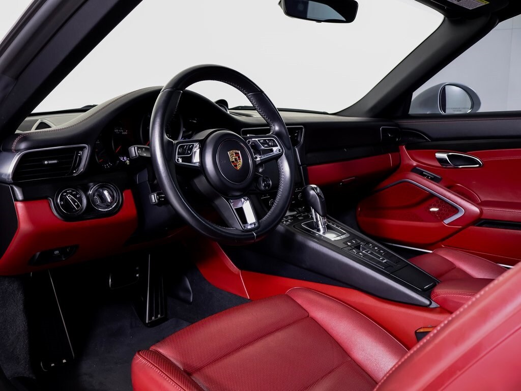 2018 Porsche 911 Targa 4 GTS photo 4