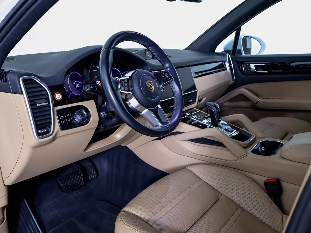 2023 Porsche Cayenne Platinum Edition photo 4