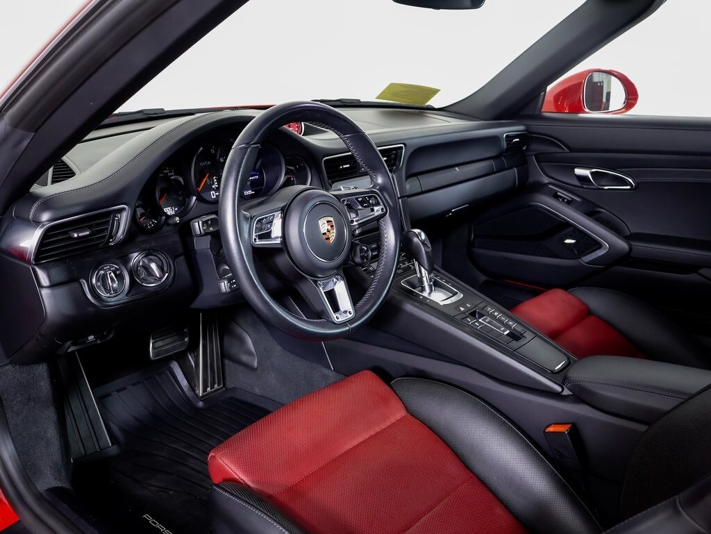 2019 Porsche 911 Targa 4 GTS photo 4