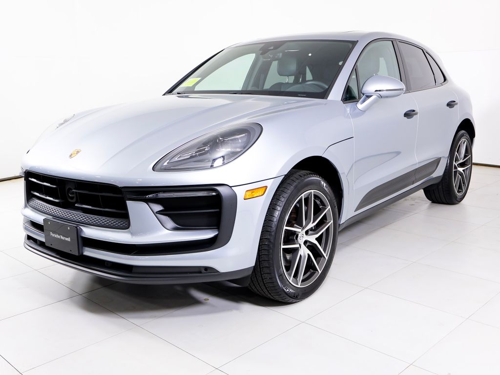 2025 Porsche Macan's photo