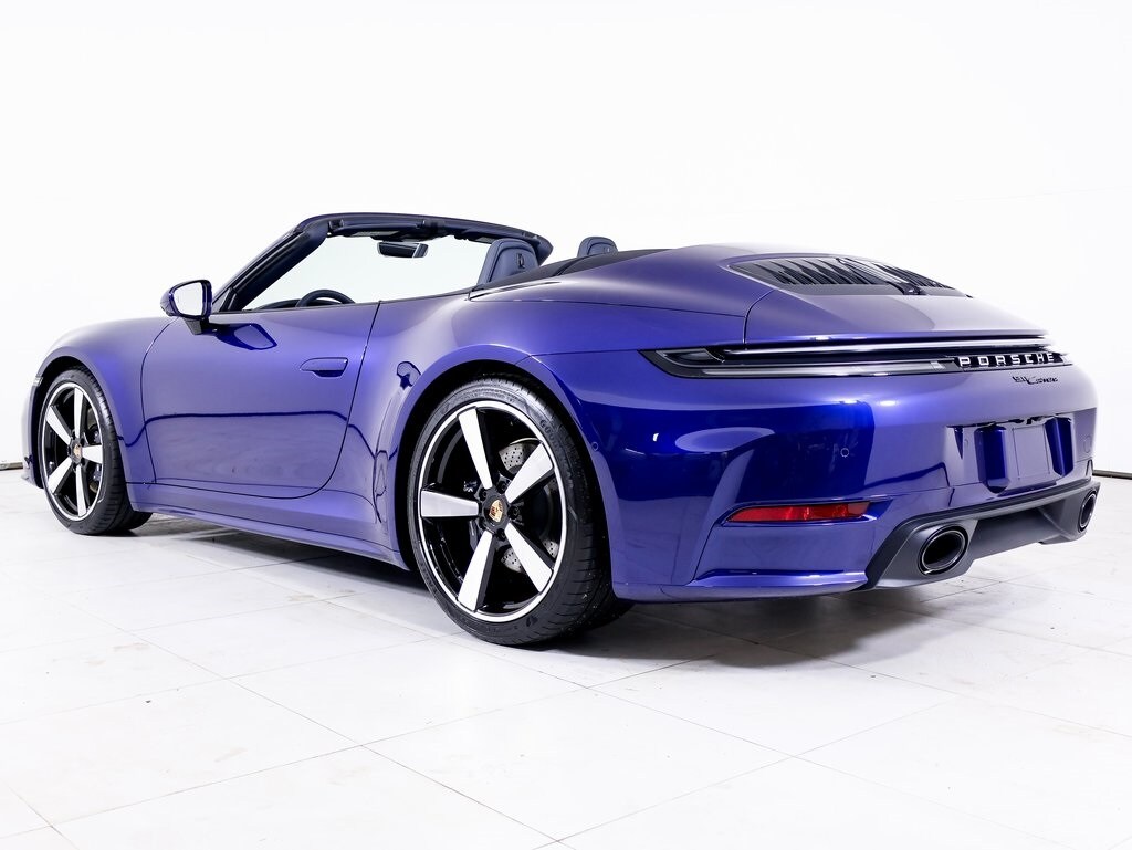 2025 Porsche 911 photo 3