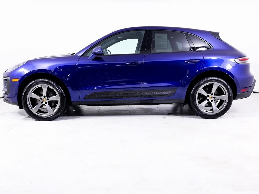 2023 Porsche Macan T photo 2