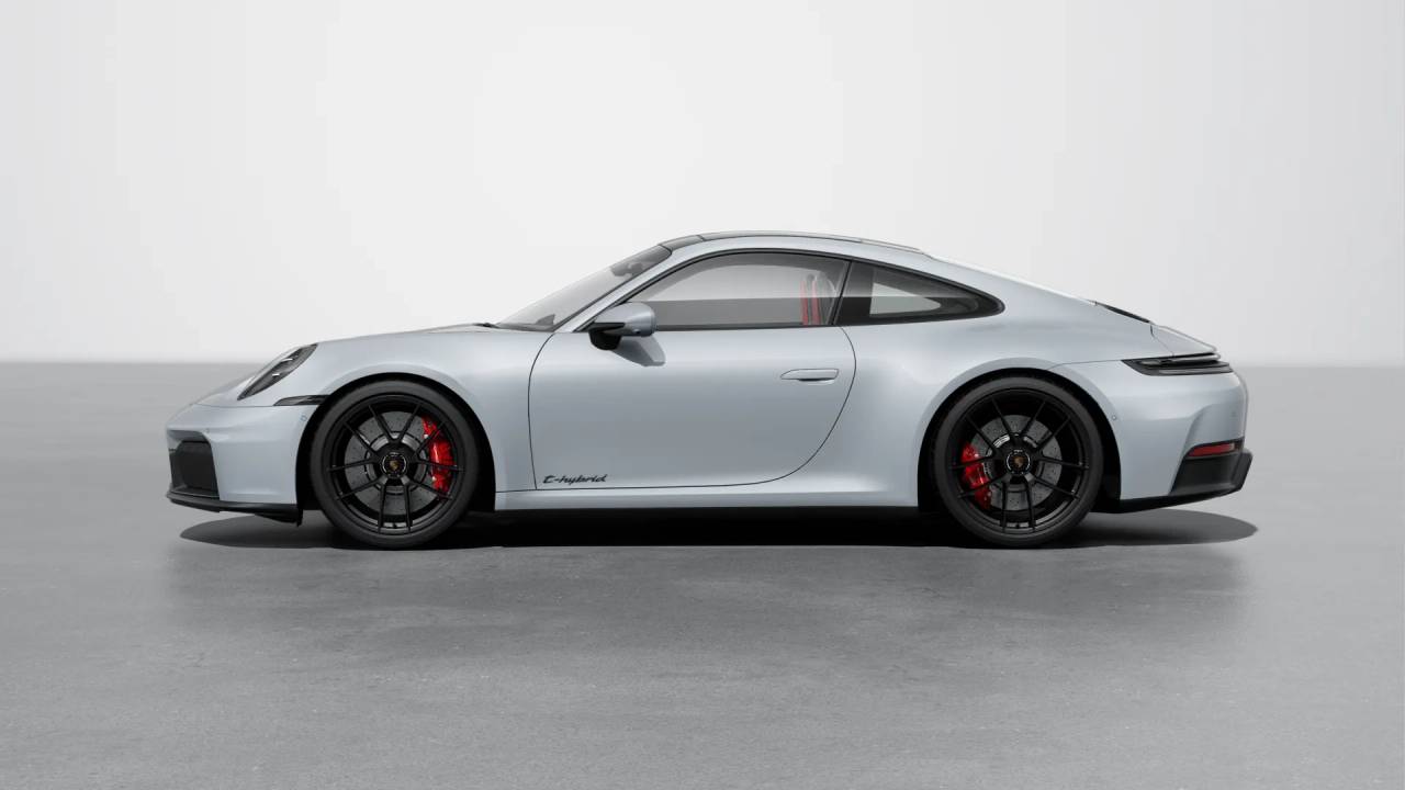 2026 Porsche 911 GTS photo 2