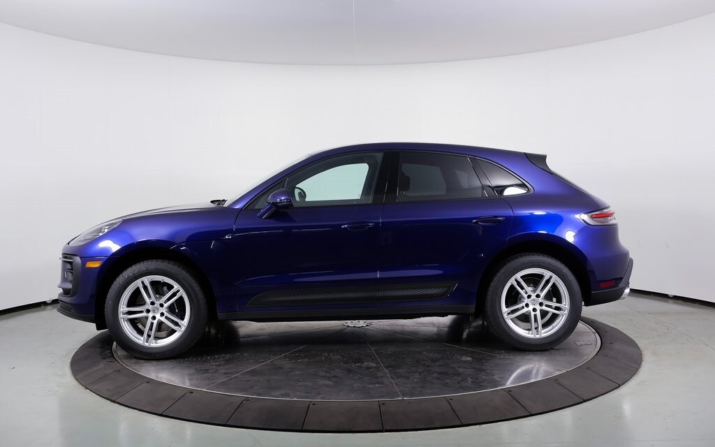 2025 Porsche Macan T photo 2