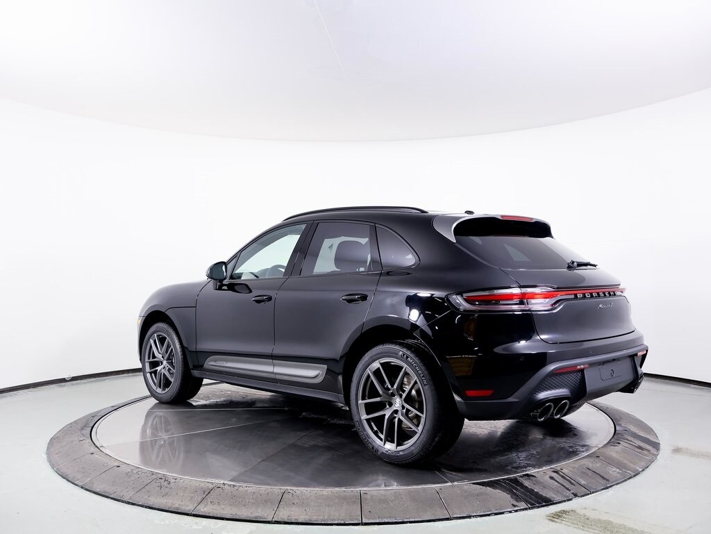 2025 Porsche Macan T photo 3