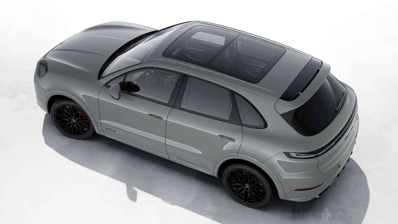 2026 Porsche Cayenne GTS photo 2