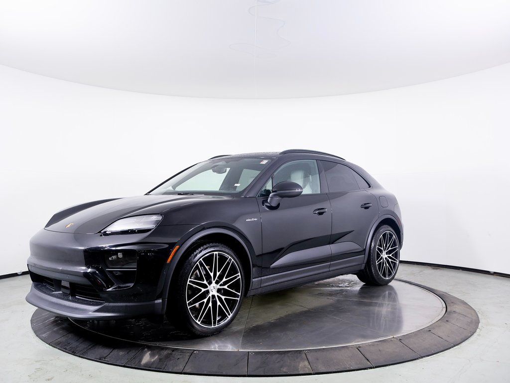 2025 Porsche Macan Base