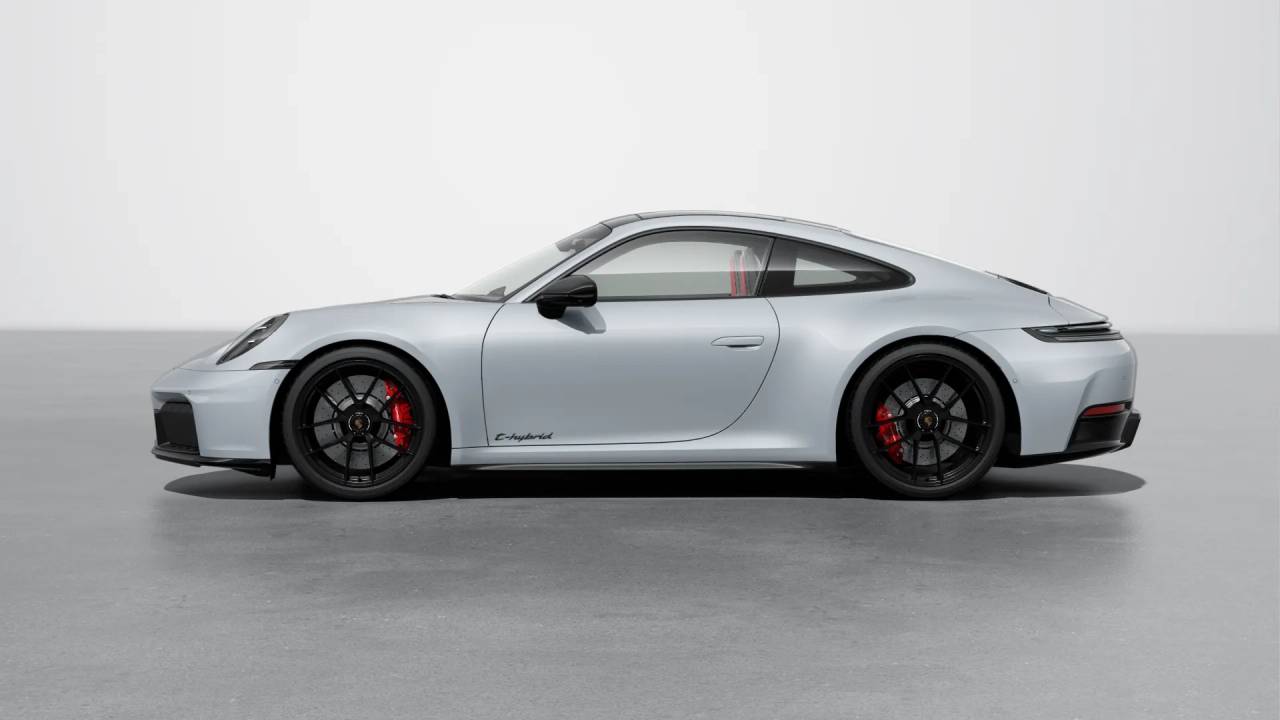 2026 Porsche 911 GTS photo 2