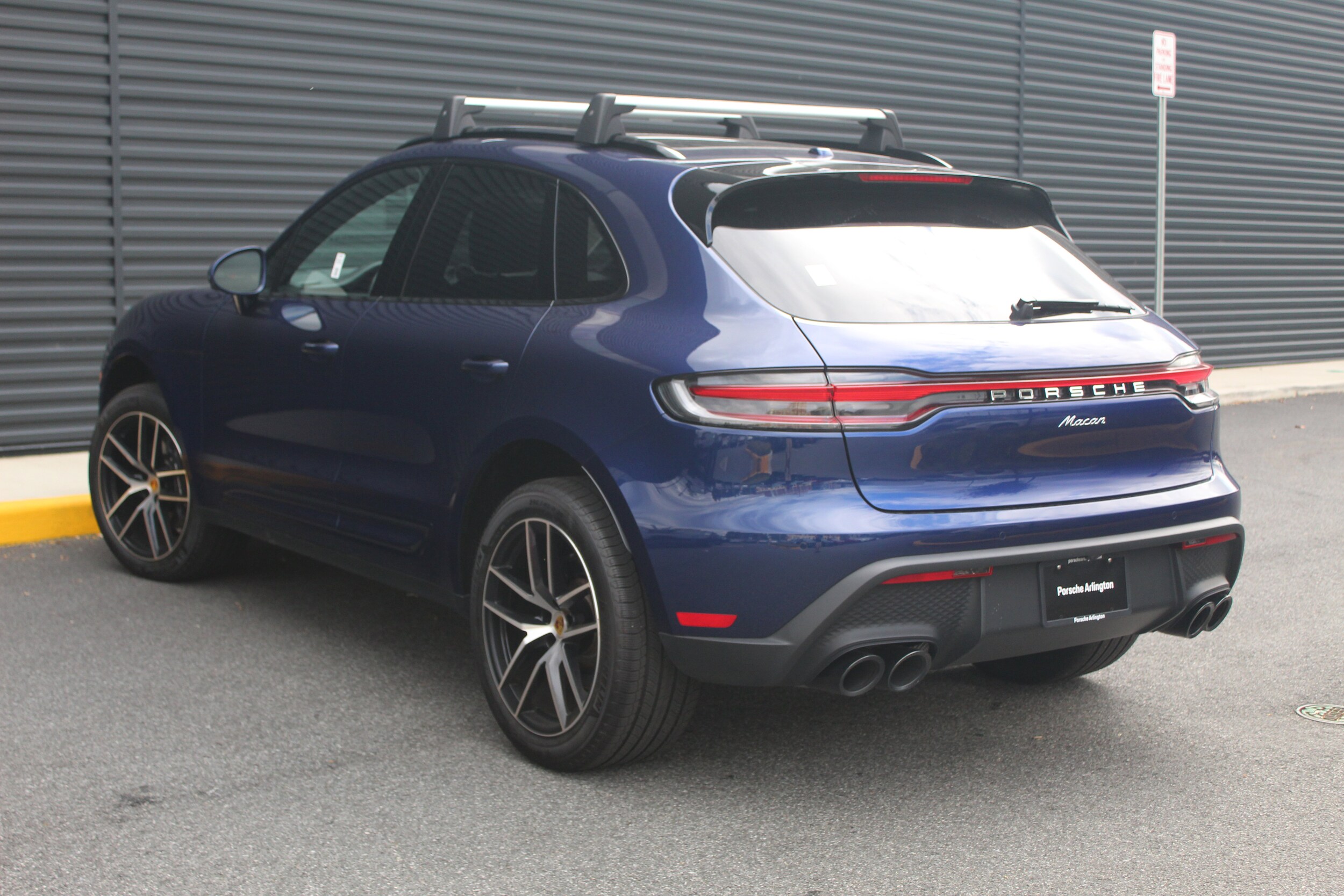 2024 Porsche Macan Base photo 3