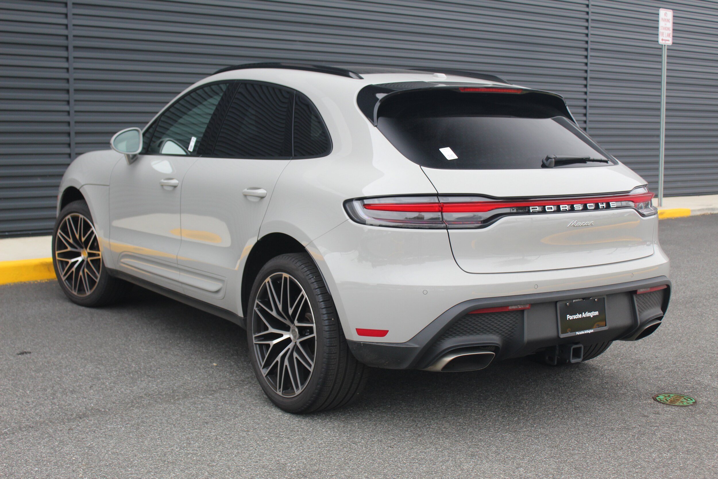 2025 Porsche Macan T photo 3