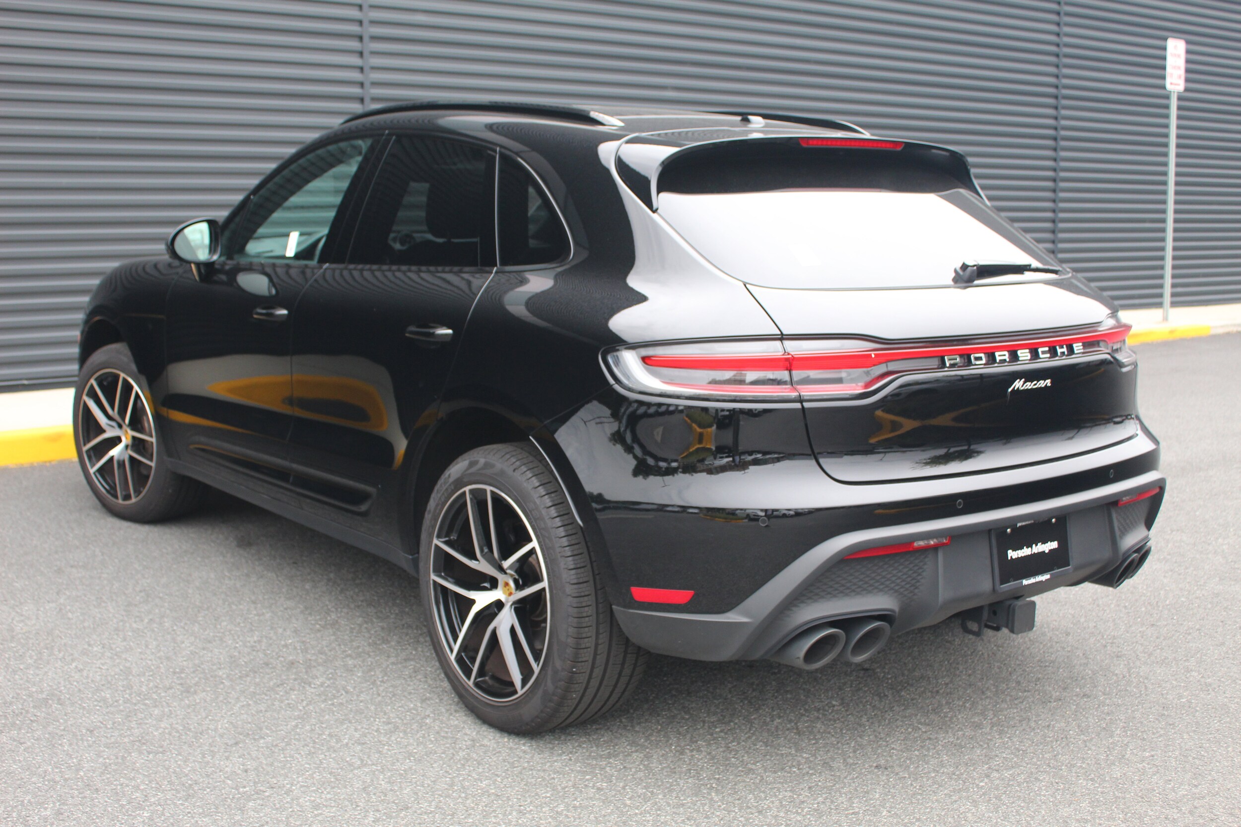 2025 Porsche Macan T photo 3