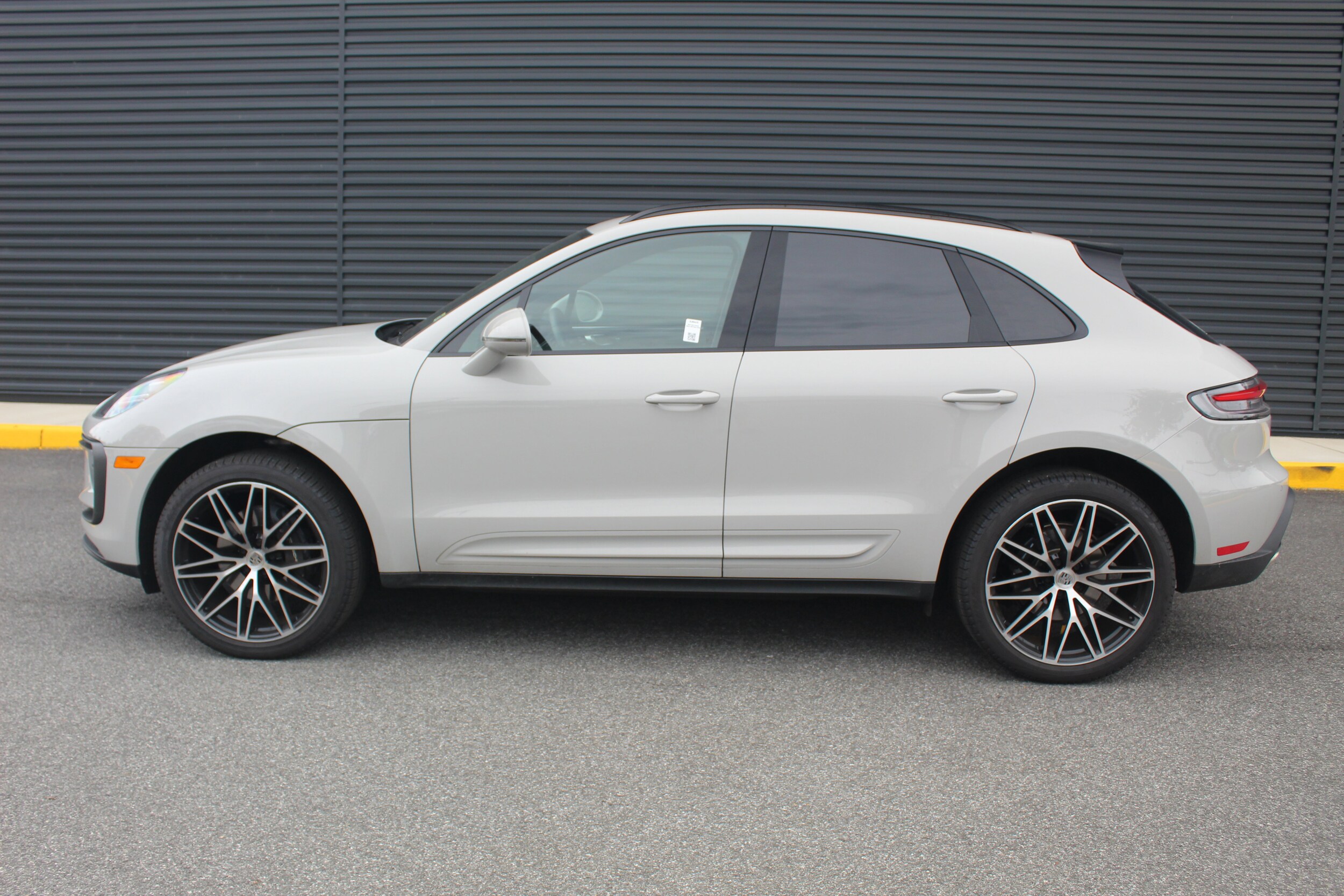 2025 Porsche Macan T photo 2
