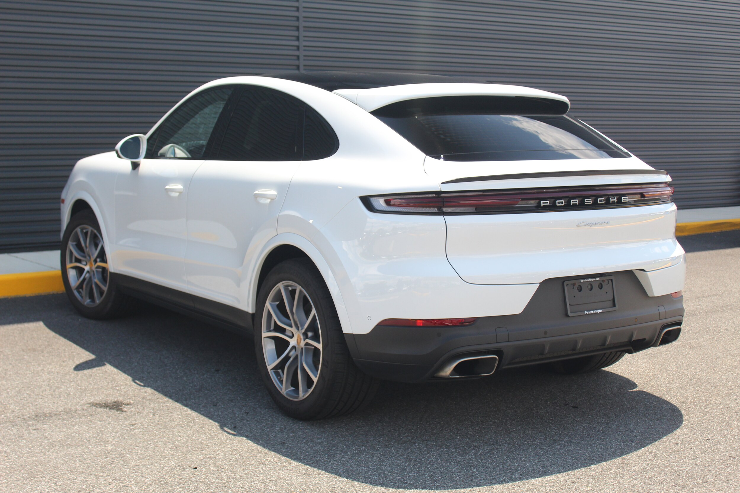 2025 Porsche Cayenne photo 3