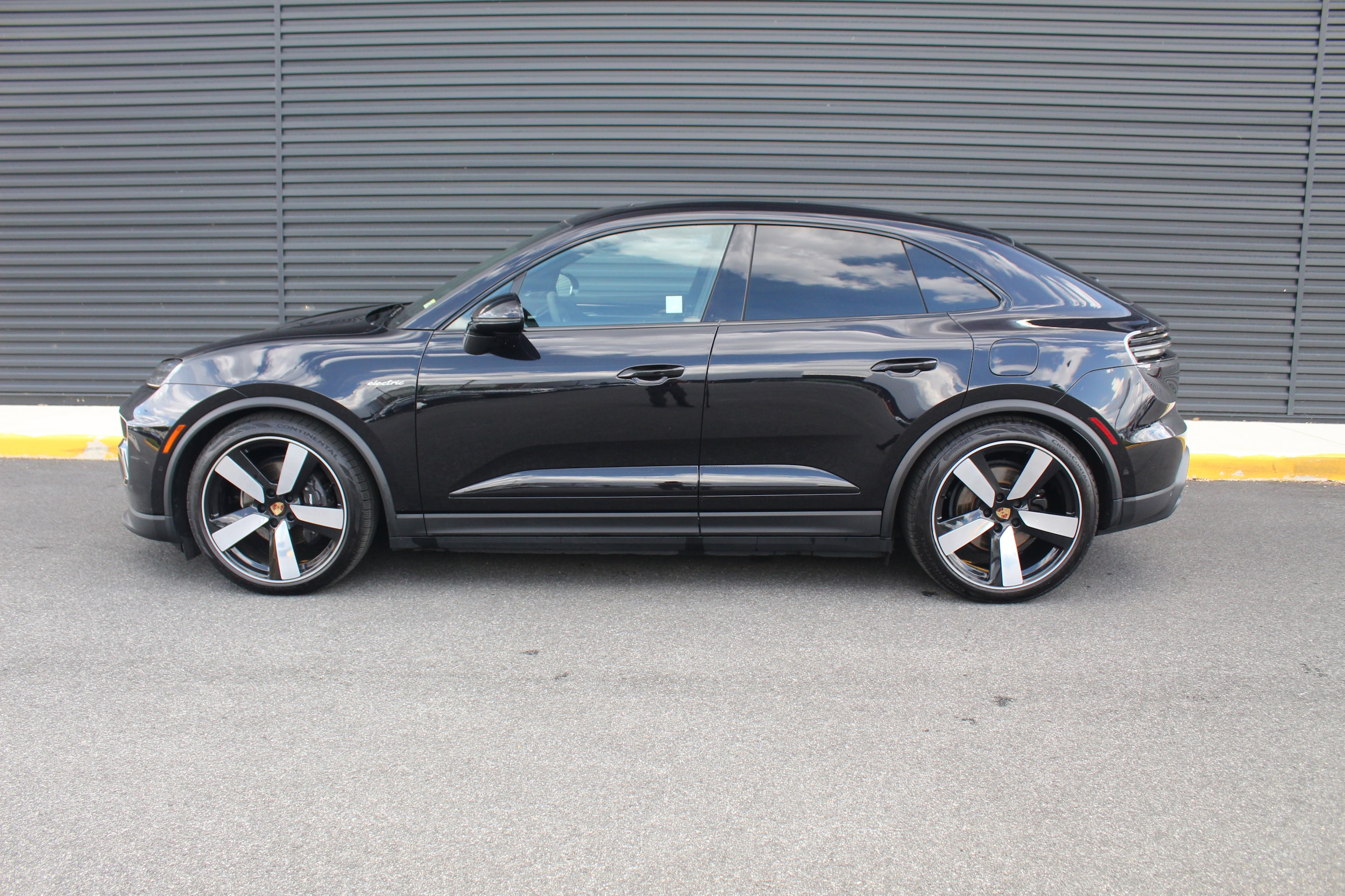 Certified 2024 Porsche Macan Base with VIN WP1AA2XAXRL002079 for sale in Arlington, VA
