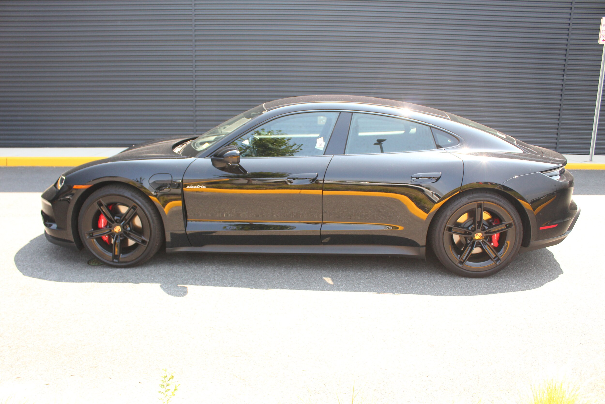 2025 Porsche Taycan 4S photo 2