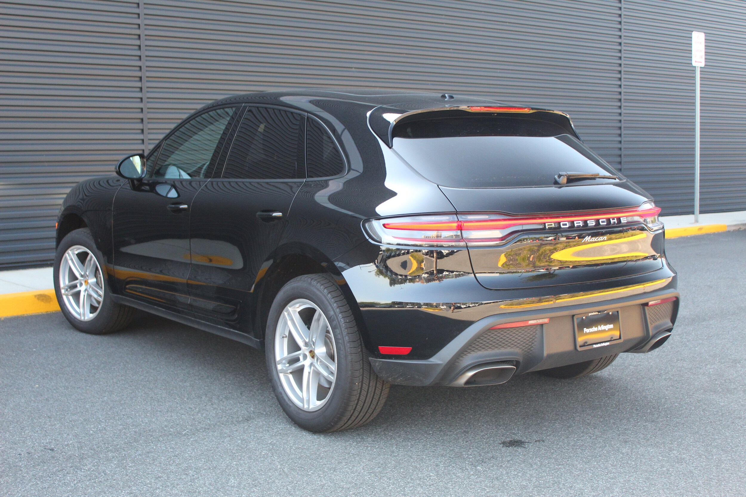 2025 Porsche Macan T photo 3
