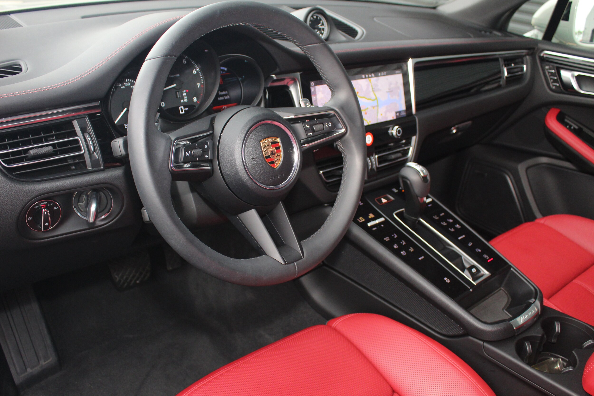 2025 Porsche Macan T photo 4