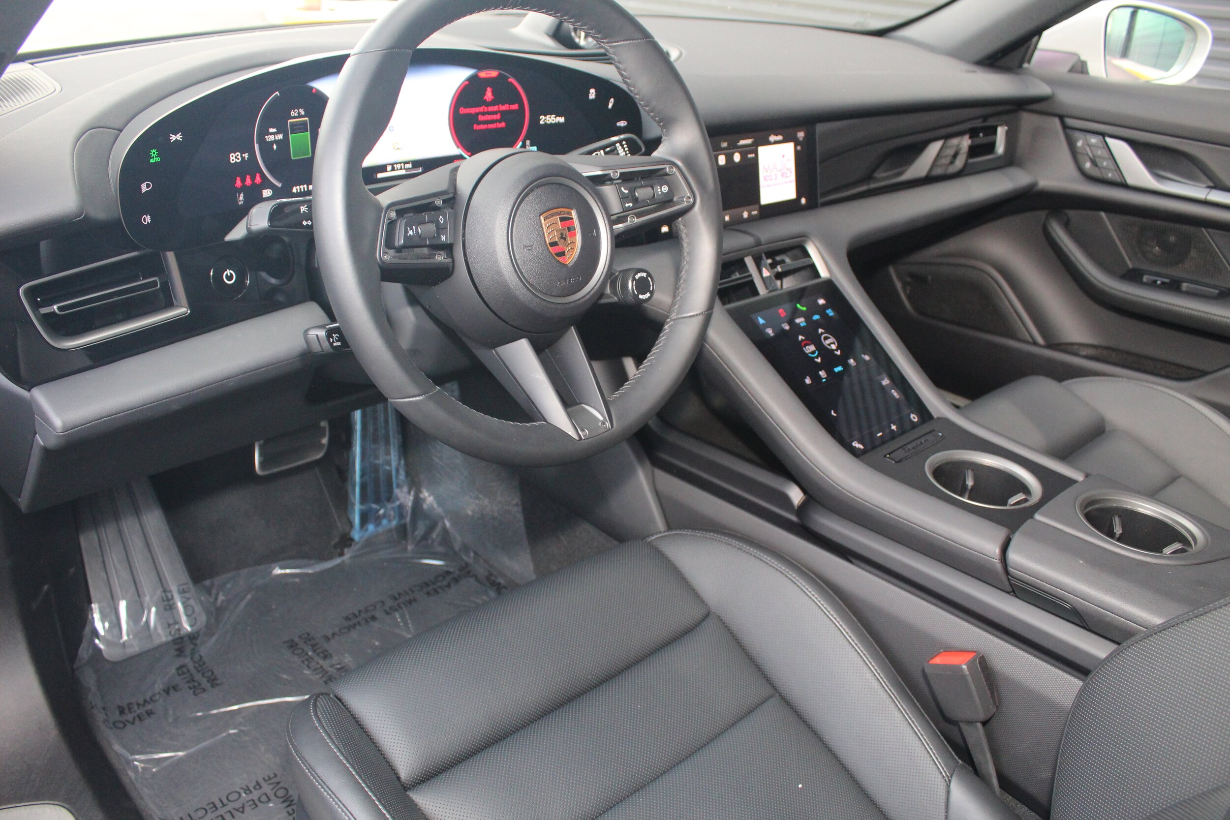 2025 Porsche Taycan photo 4