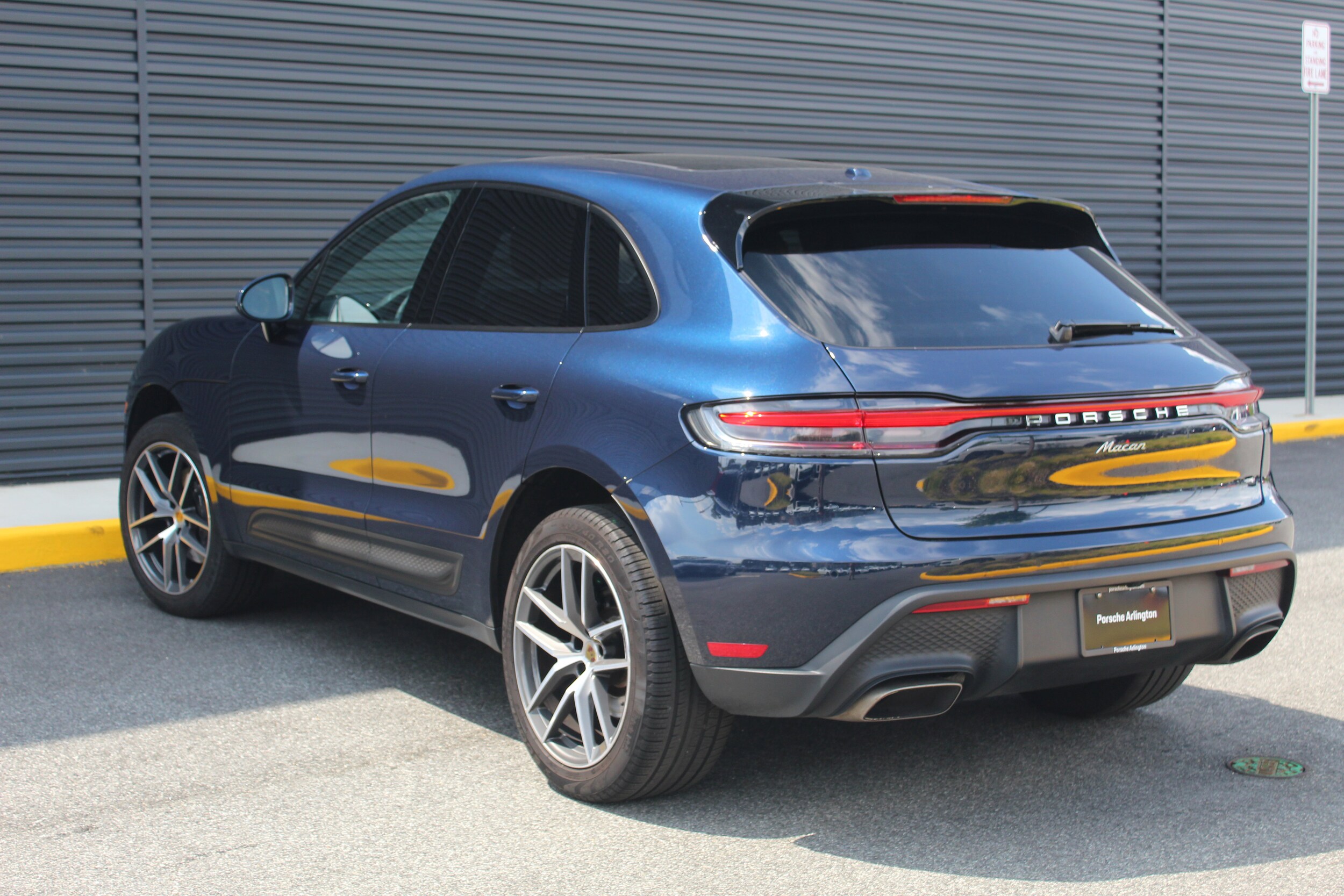 2022 Porsche Macan photo 3