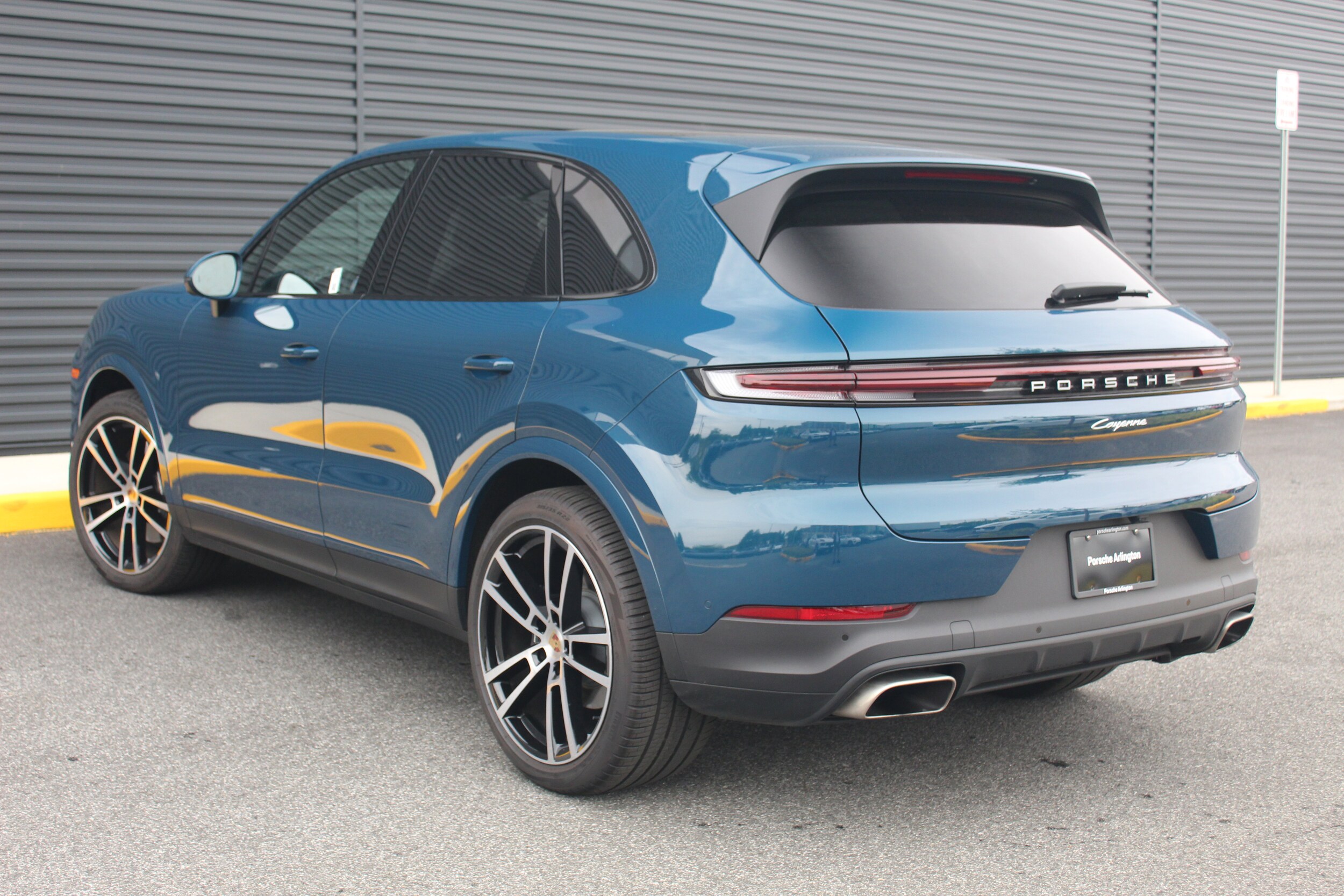 2025 Porsche Cayenne photo 3