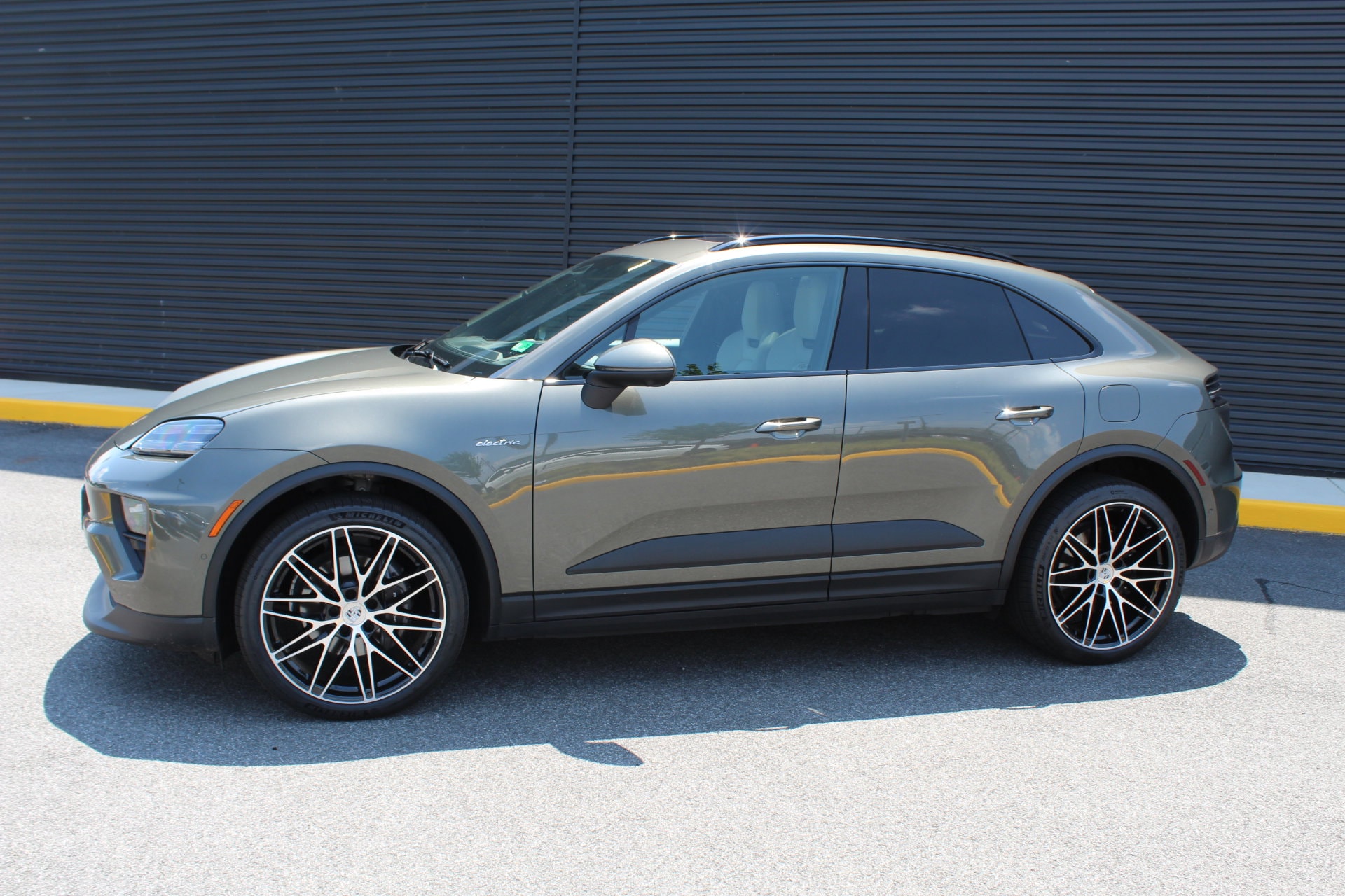 Certified 2024 Porsche Macan Base with VIN WP1AA2XAXRL001398 for sale in Arlington, VA