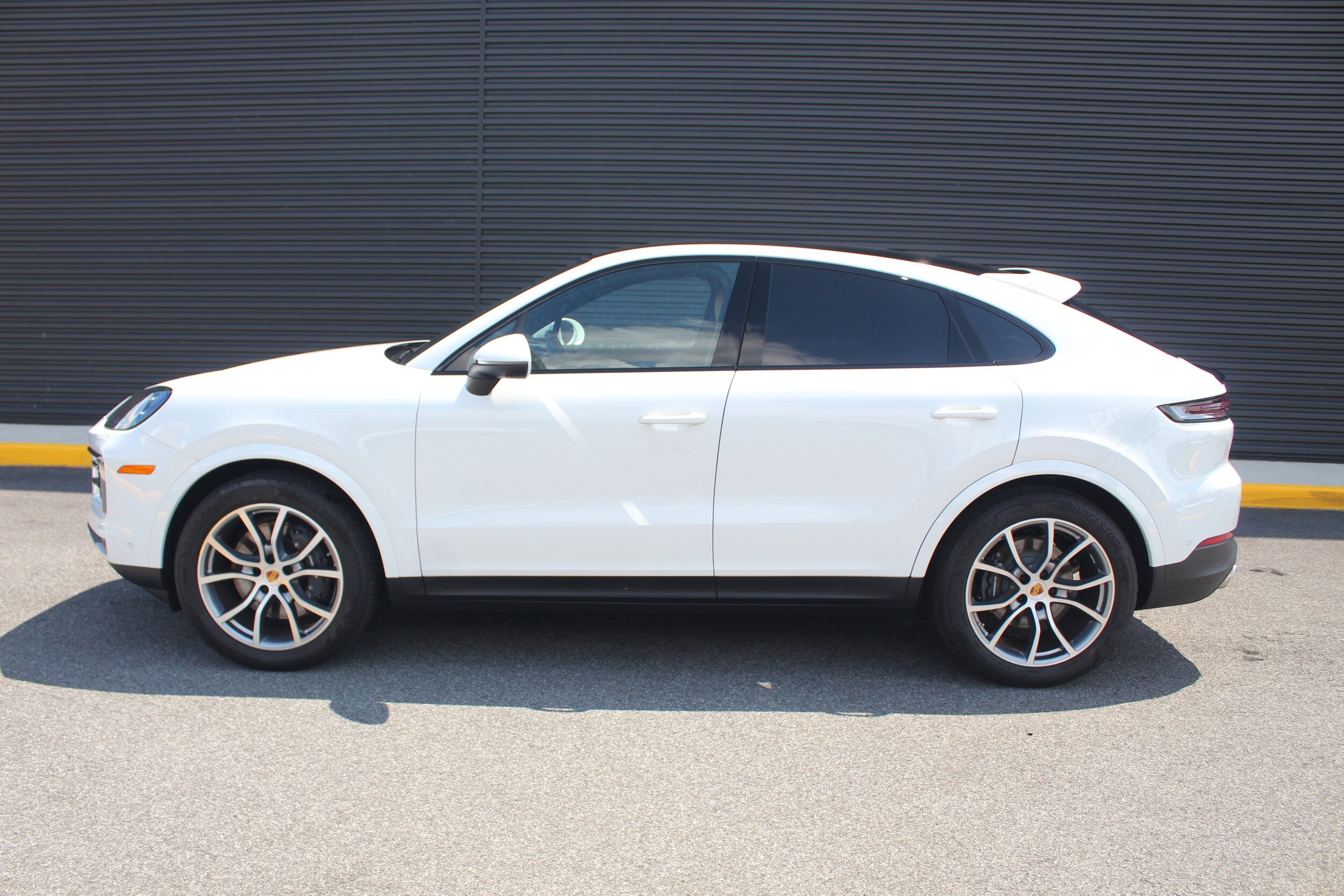 2025 Porsche Cayenne photo 2
