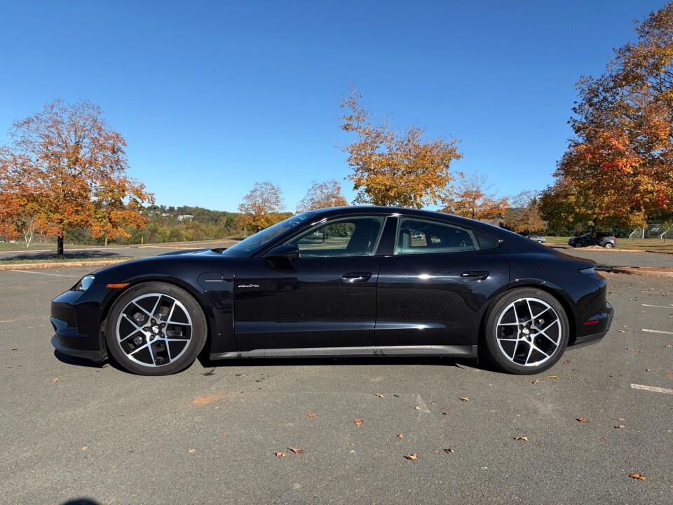 2025 Porsche Taycan 4 photo 2