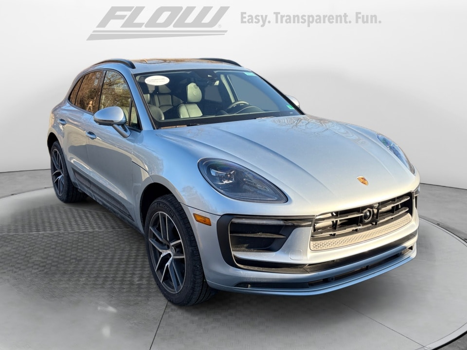 2025 Porsche Macan Base's photo
