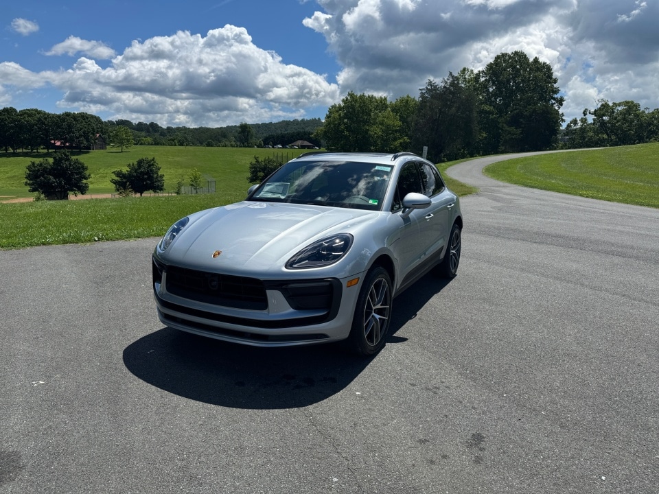 2025 Porsche Macan Base