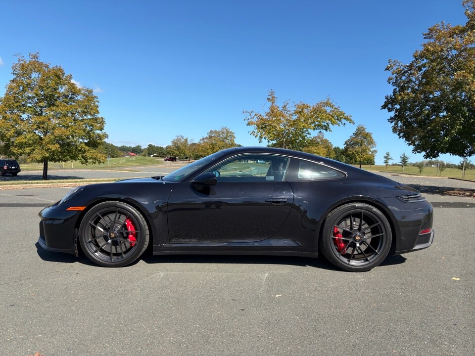 2025 Porsche 911 GTS photo 2