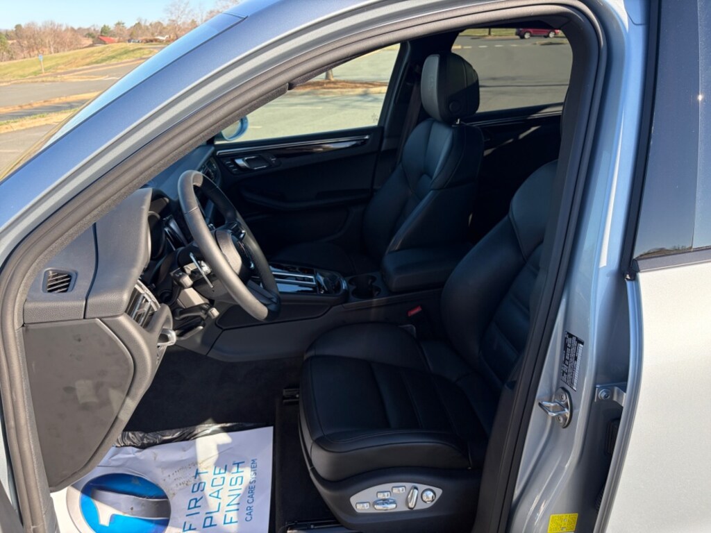 Certified 2025 Porsche Macan SUV