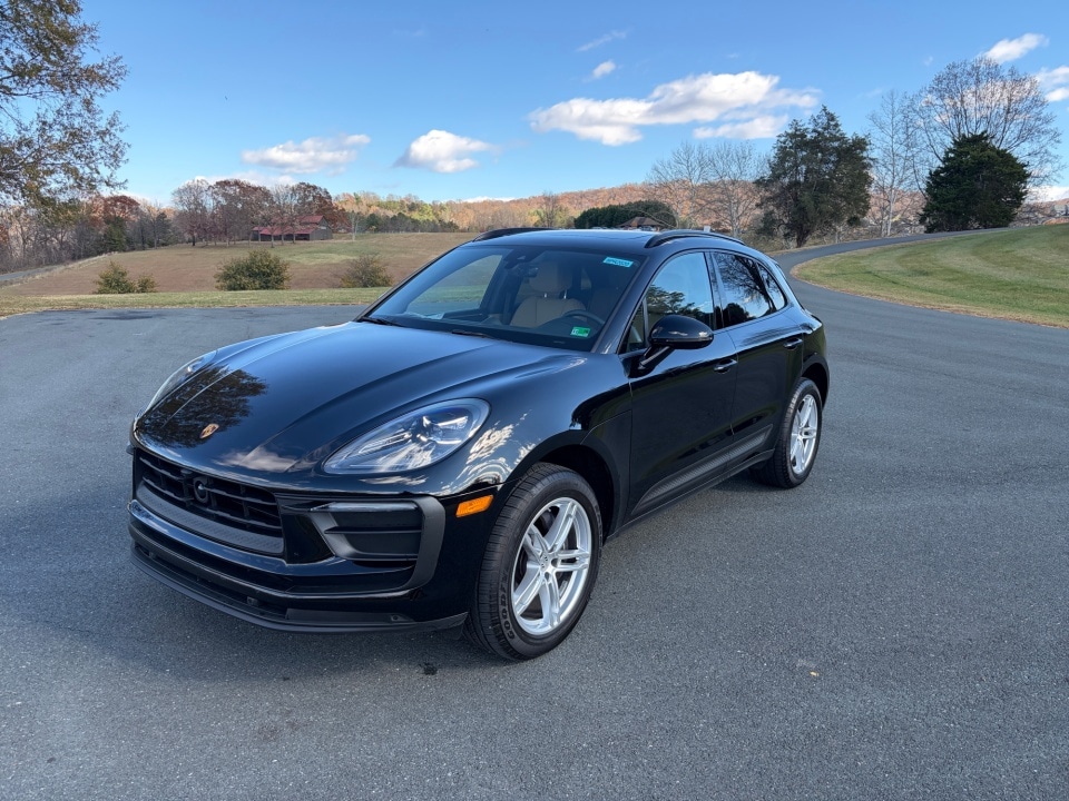 2025 Porsche Macan Base's photo